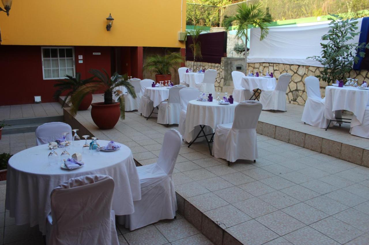 Altamont West Hotel Montego Bay Exteriör bild