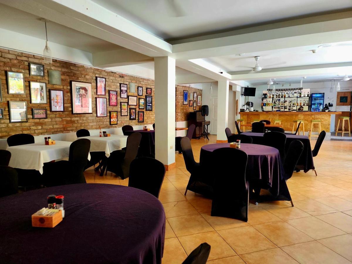 Altamont West Hotel Montego Bay Exteriör bild